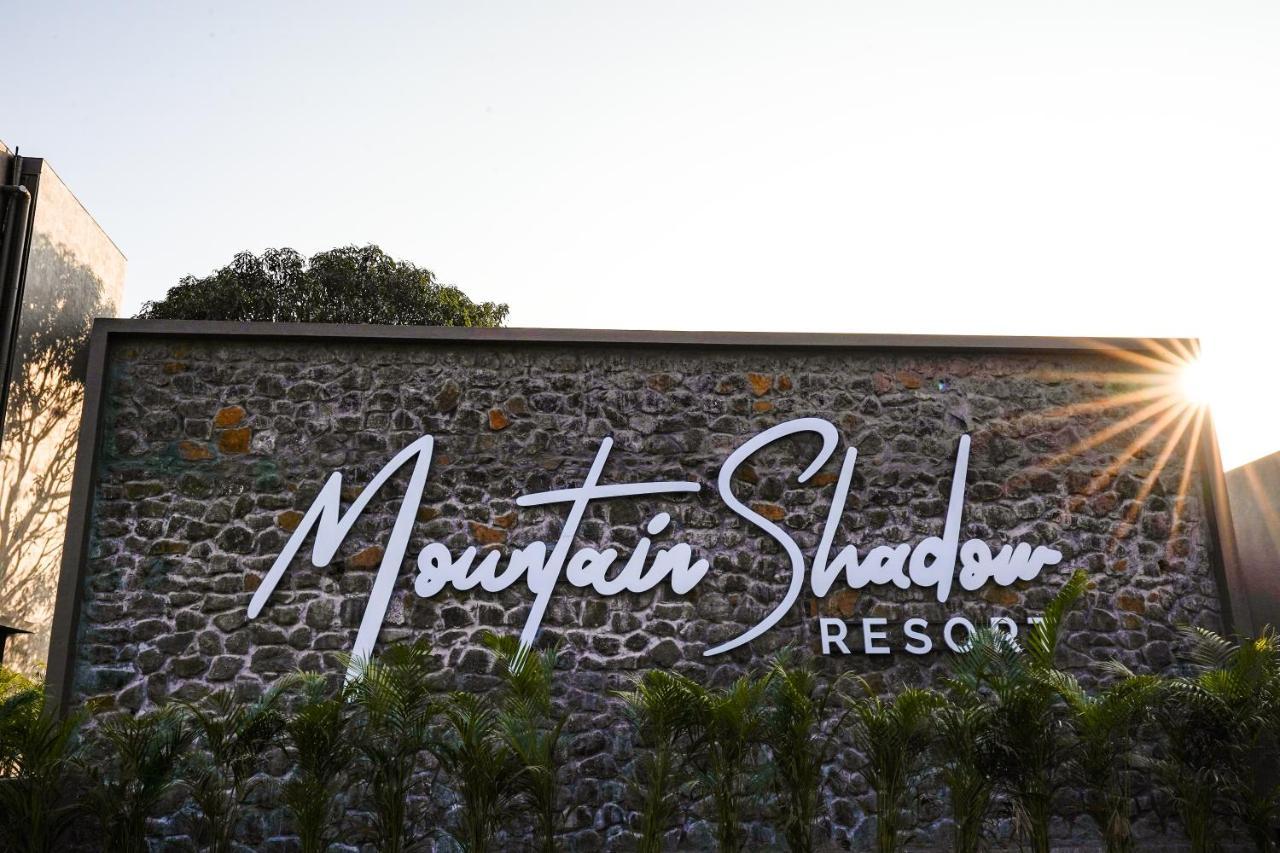 Mountain Shadow Resort Игатпури Екстериор снимка